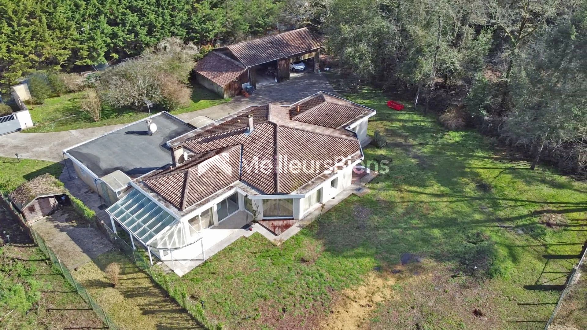 Maison d'architecte sur 9000 m² de Parc