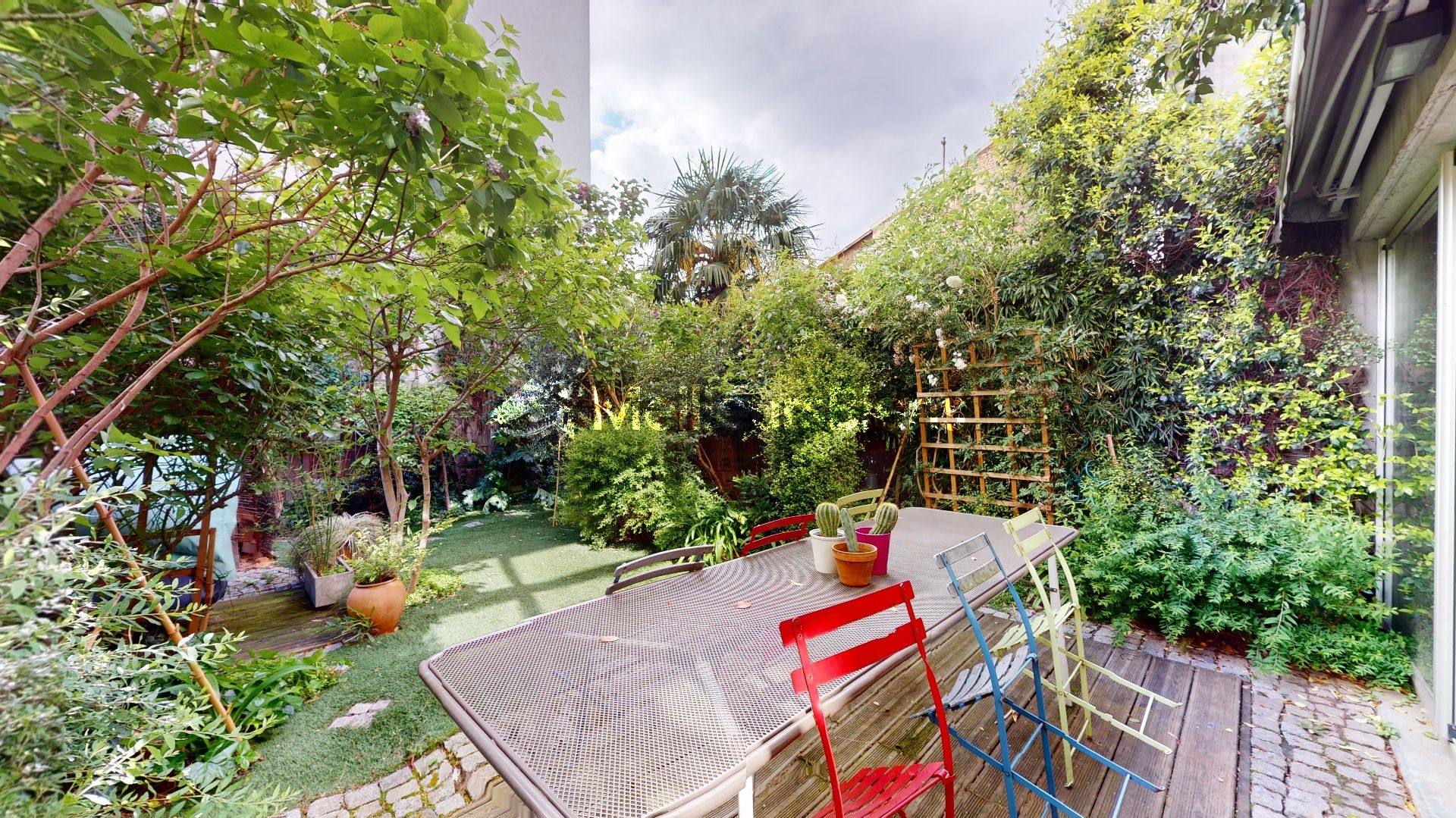 Triplex 184 m² avec beau jardin et 2 parkings