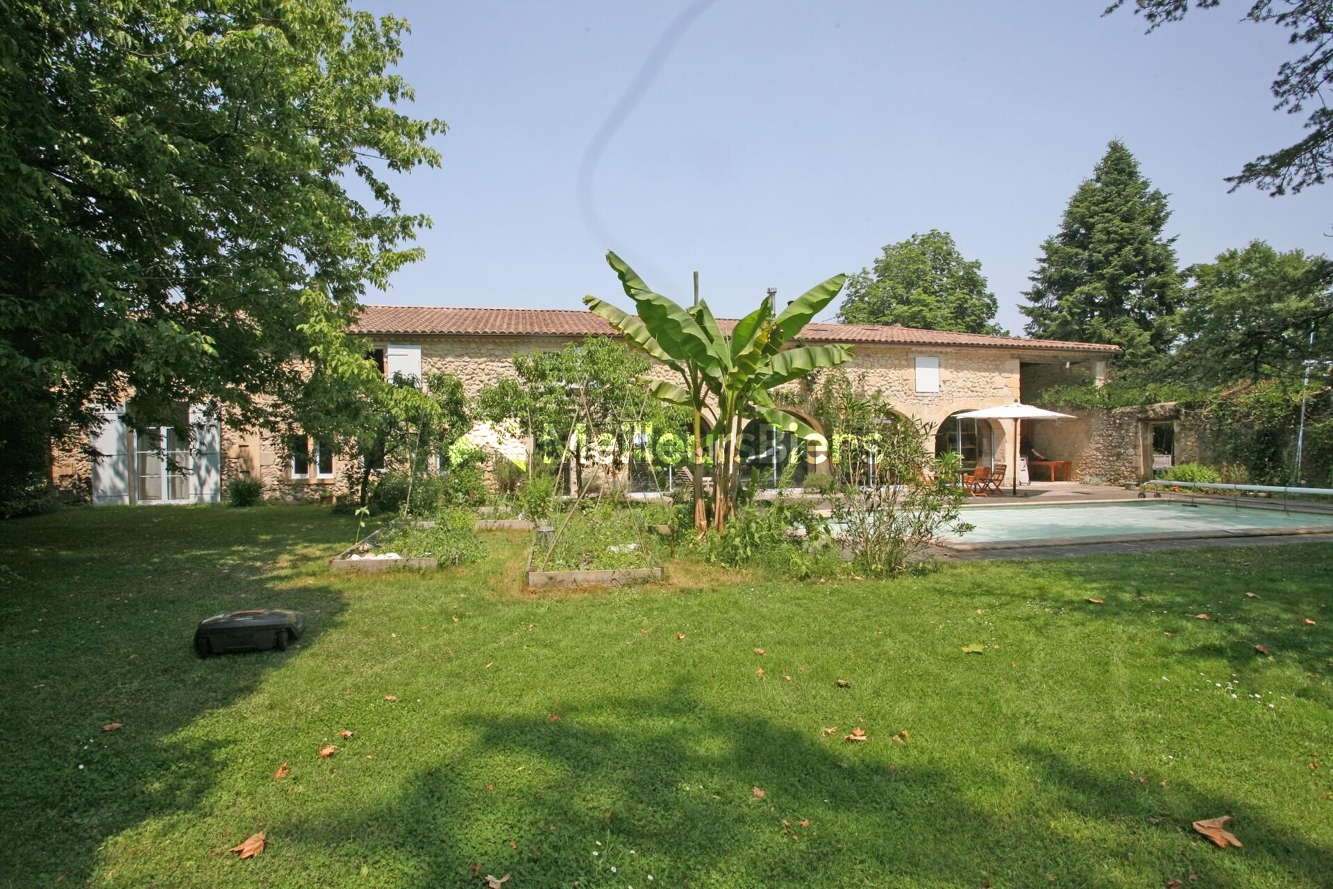 Propriété de Mathalin, divisible et constructible