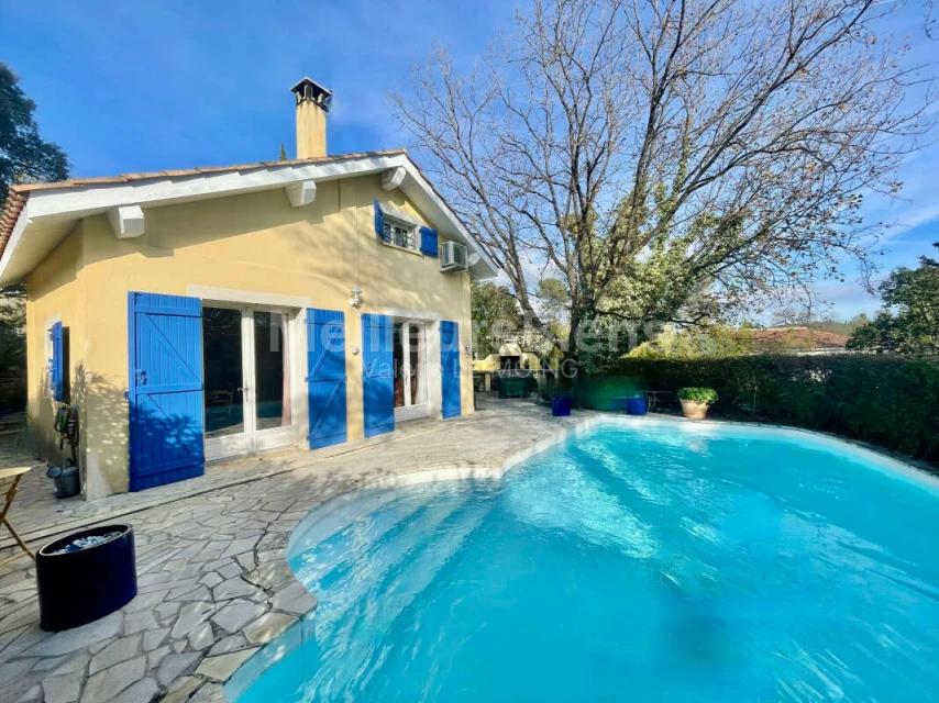 Saint-Raphaël centre- très rare maison individuelle dans domaine fermé avec piscine